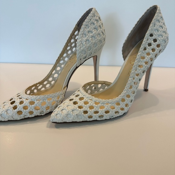 Size 10 4” white open weave d’Orsay pump - Picture 6 of 6